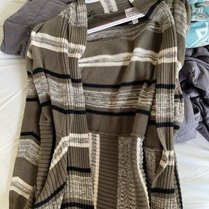 Pretty cardigan St. John’s bay